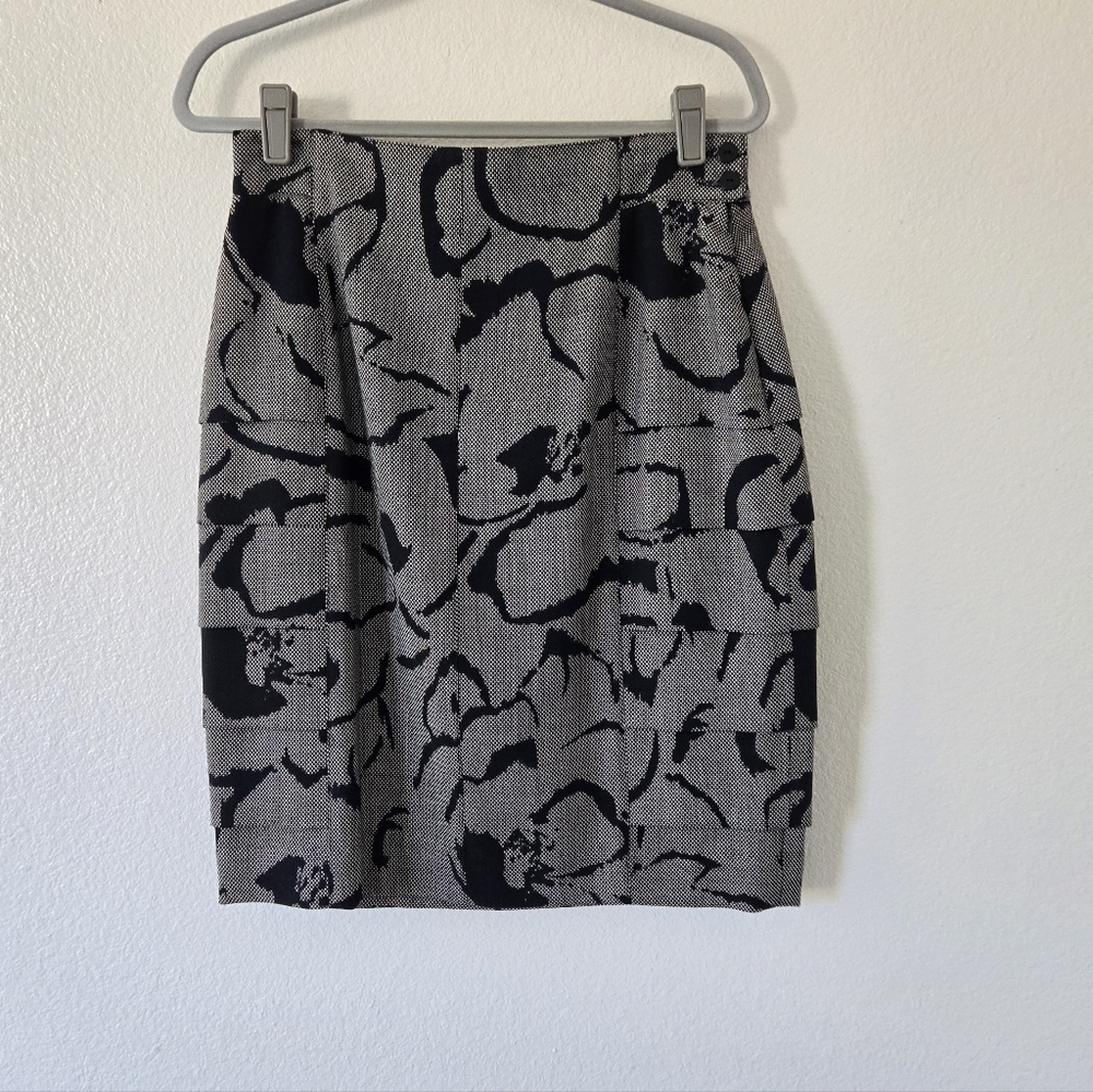 Escada Vintage Tiered Pencil Knee Length Skirt Wool Gray Black Ruffle Size 42/10 - Picture 2 of 15